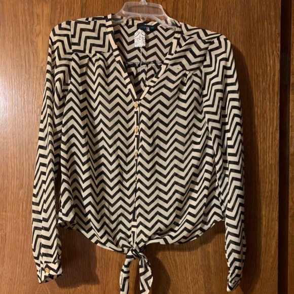 Cals Brand Blouse - Picture 1 of 3